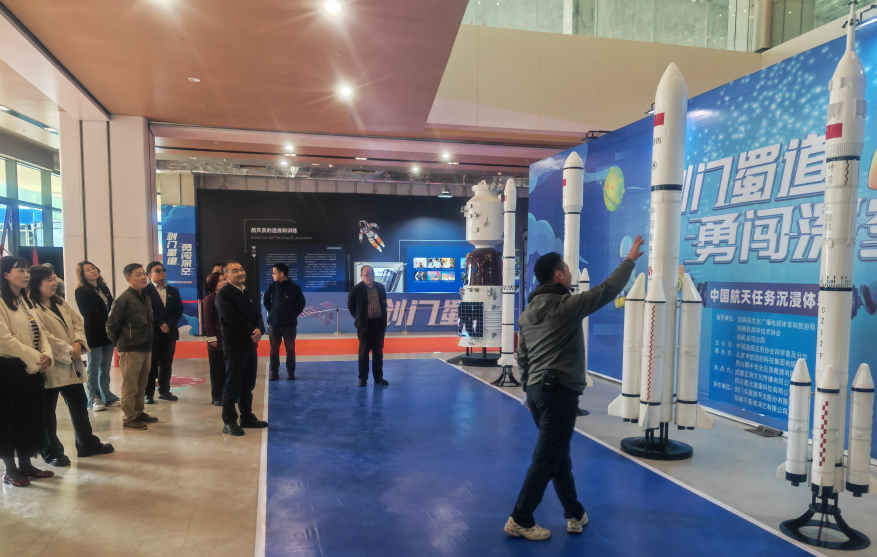 莲盟先锋党建矩阵“探秘航天科技、创新赢得未来”主题党日活动举办